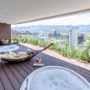 Diez Categoría Colombia 5*, Medellín Colombia