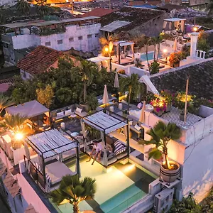 Casa Lola Deluxe Gallery Отель